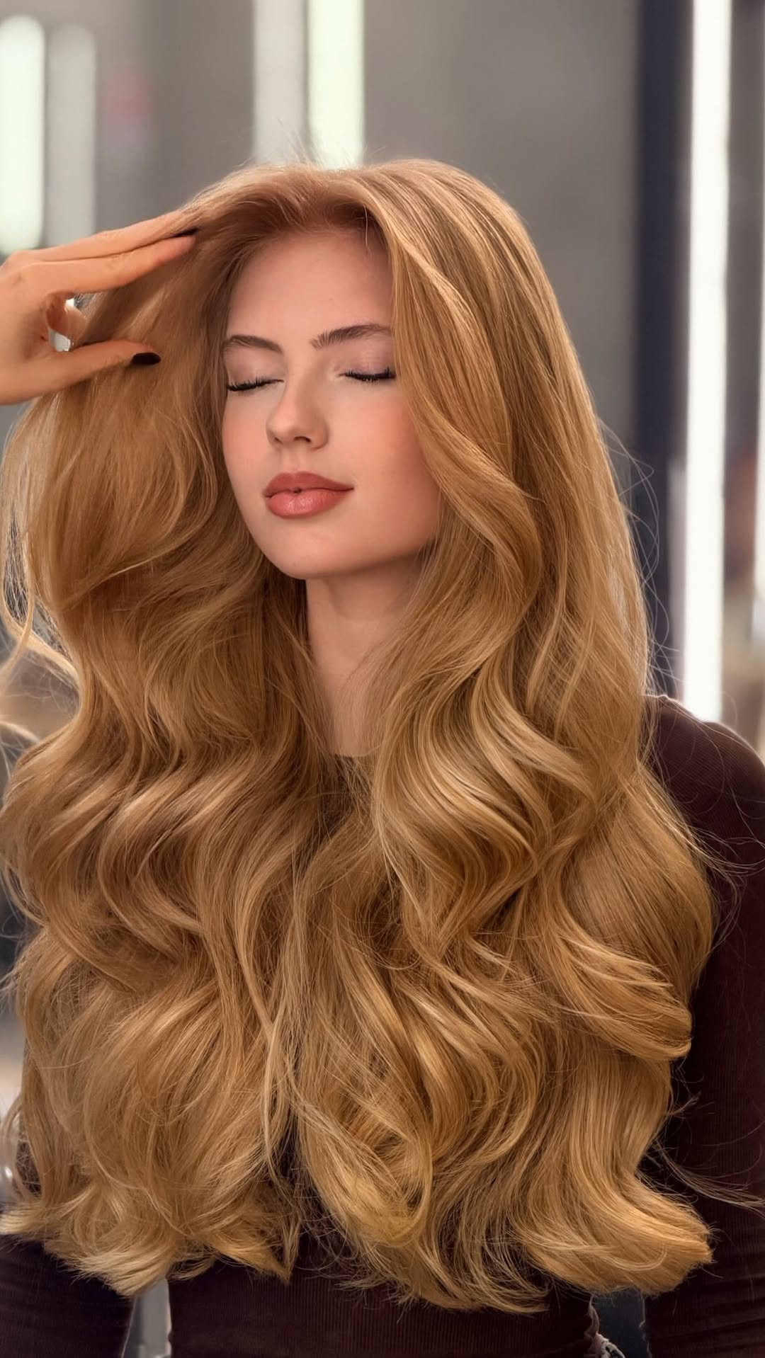 Baby blonde, a @juliaabreder_ me pediu o loiro que ela tinha quando era criança, entreguei? 

Sei que vocês vão pedir a fórmula: 
Retoque de raiz com Illumina Color @wellaprobrasil 
9/60 + 8/38 + 9% 

#babyblonde #loirodourado #coloracao #loiro #wellahair