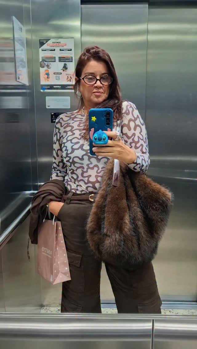 As últimas que o porteiro viu...

#inspolook #inspofashion #pickoftheday #elevator #50mais