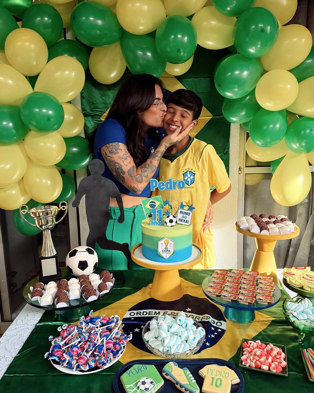 11 anos que eu amo meu neném mais que tudo 🤍

quando me perguntarem sobre pureza, bondade, benção e amor de Deus, é sobre ele que eu vou falar.
