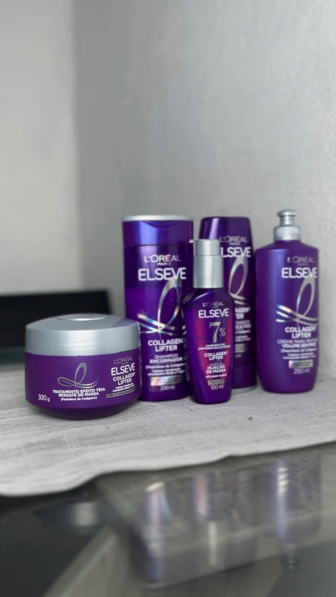 Agora eu entendi o que é efeito espelhado. Meu CABELO ficou mais encorpado, macio e com um brilho lindo usando Elseve Colágeno Lifter 💜

@lorealparis #Publicidade #ElseveColageno #CabeloElseve #explorepage