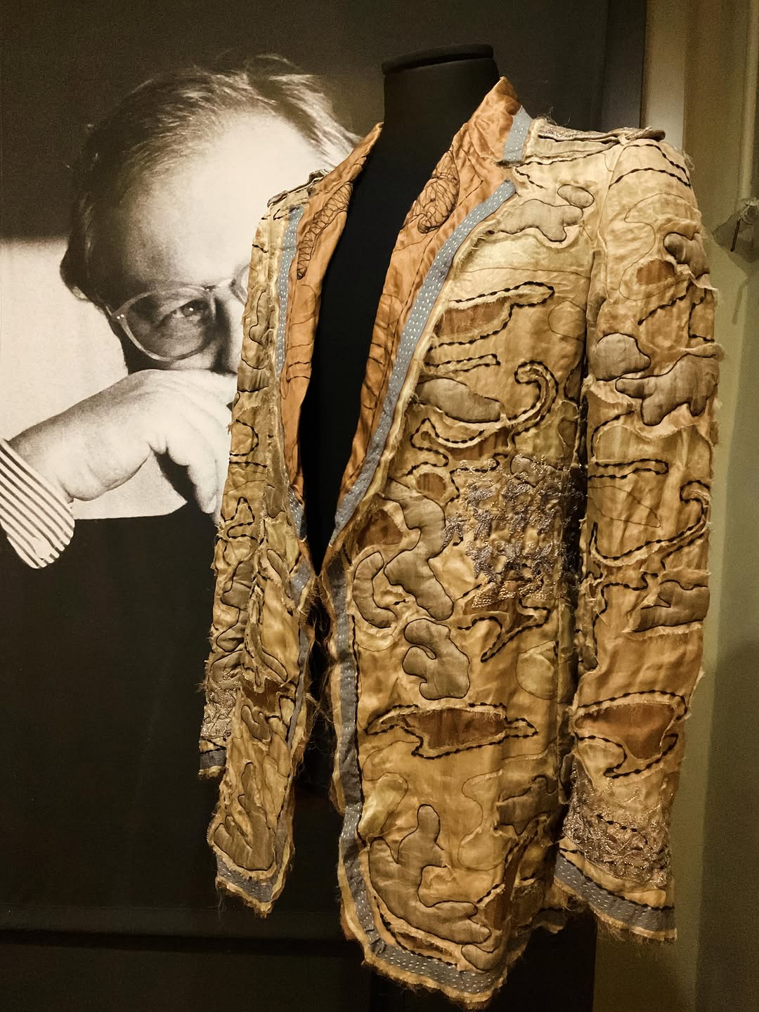 Old is Gold! 🌟 
The Gentleman at Palazzo Morando — where centuries of men’s style, craftsmanship, and self-expression come to life.

A powerful reminder that fashion is history, culture, and legacy.
#fashionhistory #mensfashion #madeinitaly