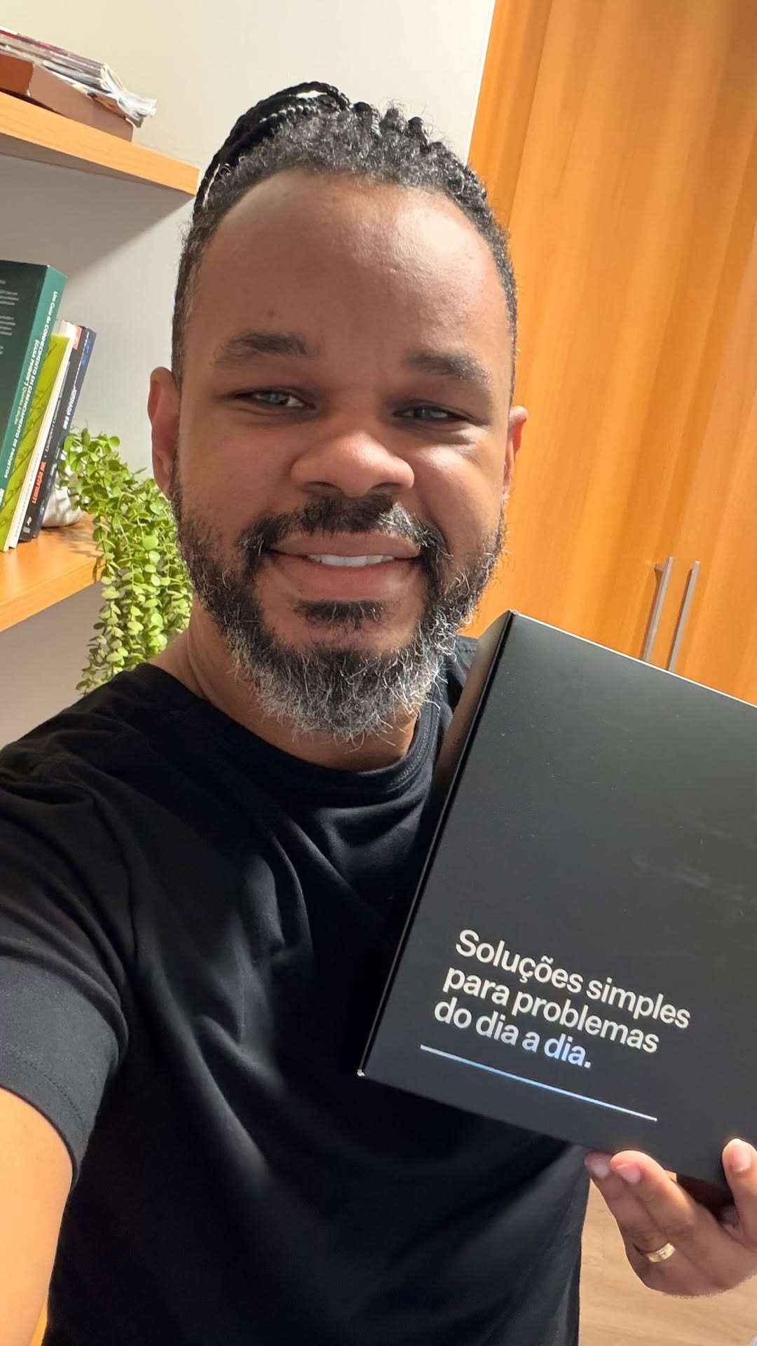 O aniversário é meu, mas eu que te dou o presente.
Usa o cupom “DALTON” no site da @minimalclub.br e não passa essa humilhação que fale no vídeo. 

#minimalclub #basicopremium #camisetapreta #algodaoegipcio #modamasculina