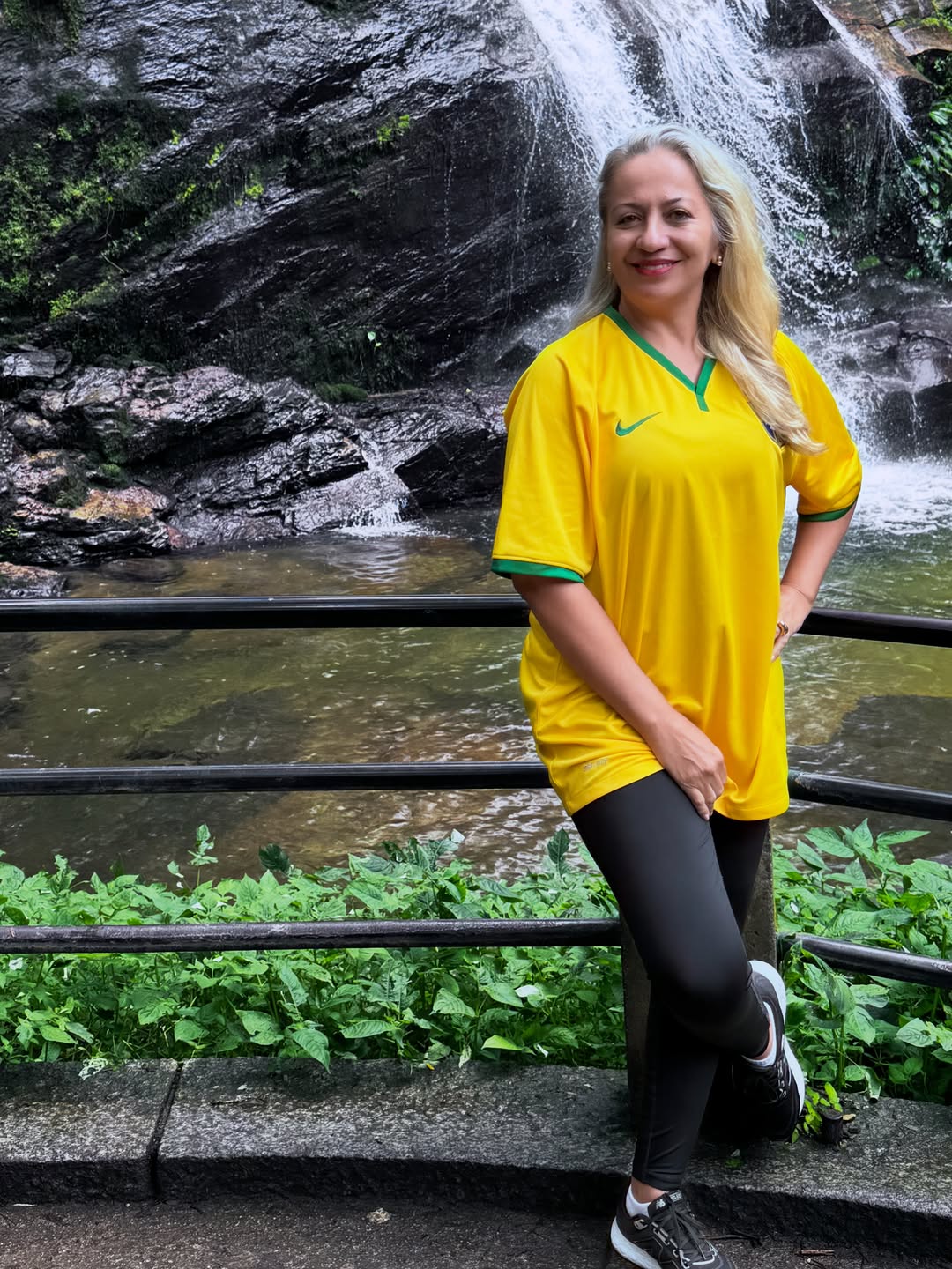 SelmaVibes

✨ Sábado passado foi dia de passeio pela Floresta da Tijuca🌿
Lugar lindo, ar puro e mais um daqueles momentos que valem a pena guardar.
Dividindo algumas fotos com vocês. 

✨ Saturday was a day to explore Tijuca Forest🌿
Beautiful scenery, fresh air, and one of those moments worth keeping.
Sharing a few photos with you✨

Segue | Follow @selma.regino

#lifestyle
#longevidade
#bemestar
#riodejaneiro
#vidasaudavel
longevidade, envelhecimento saudável, mulher 60+, vida ativa, bem-estar,