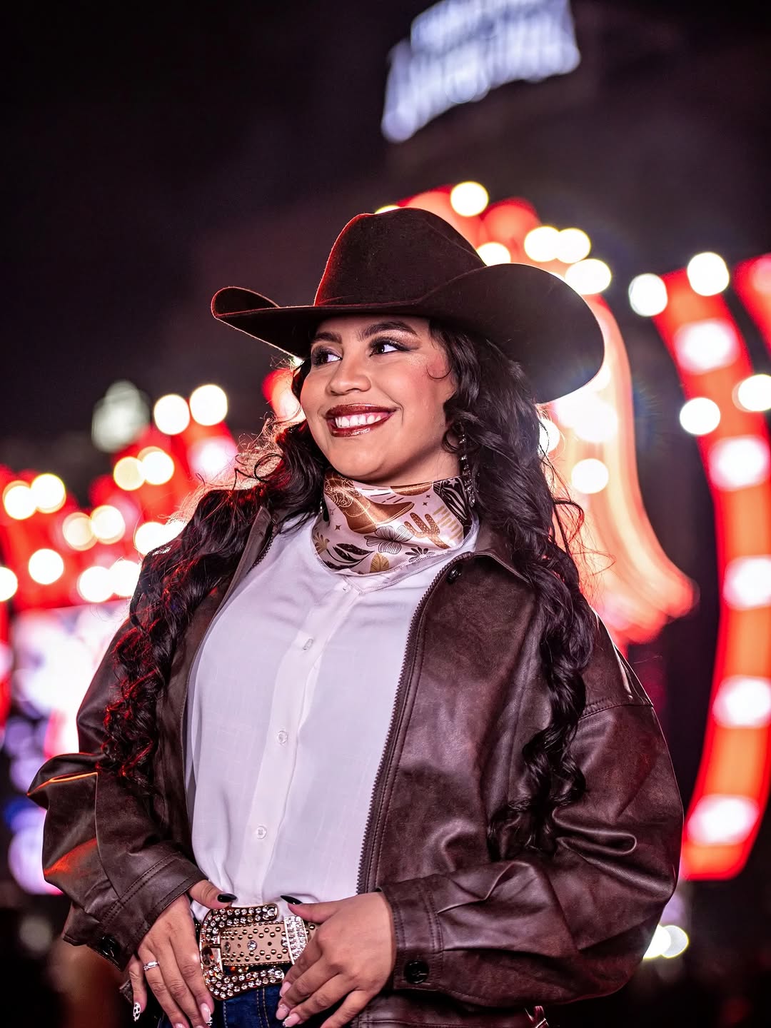 Apaixonada por cada click da @fotopbroficial 🧡🔥

📍No melhor lugar da festa - @farraial 

Look: @estilus.modacountry 
Nails: @brunamendes_naildesigner 
Lash: @brendamillanlash