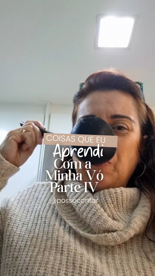 COISAS QUE EU APRENDI COM A MINHA VÓ, PARTE IV.

- Vou matar minha vontade que amanhã eu posso não estar aqui.

A melhor lentilha ERA a dela.
Nemmm vem discutir comigo, porque essa afirmação é totalmente afetiva.
E Vó, cada um com a sua.
Não vamos brigar.
Eu super respeito a lentilha da sua vózinha 🤎.

-Adrí, vamos fazer uma lentilhazinha?
-Adrí vamos fazer um cachorro- quente?
-Adrí vou tomar uma cervejinha

Vai q amanhã eu "parto"...
-pra onde criatura
-pra terra dos pés juntos!
Simmmm, foi p
