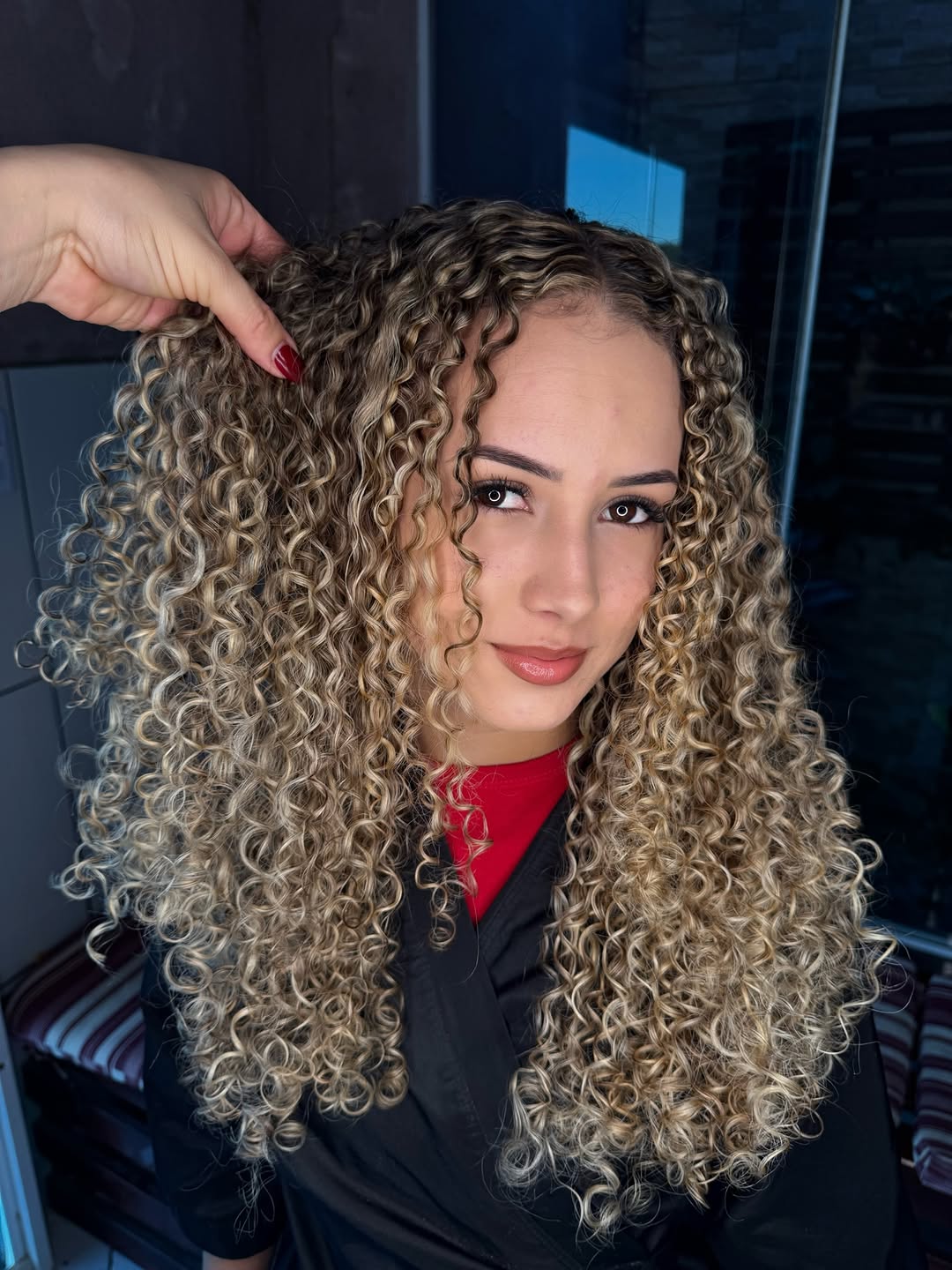Um luxo de loiro😮‍💨❤️
Cor/ corte/ tratamento by me 

Quer um loiro lindo e intacto? 
Marque já o seu momento ✨

Link na bio✍️

#cachos #loiro #maranhao #slz #santarita