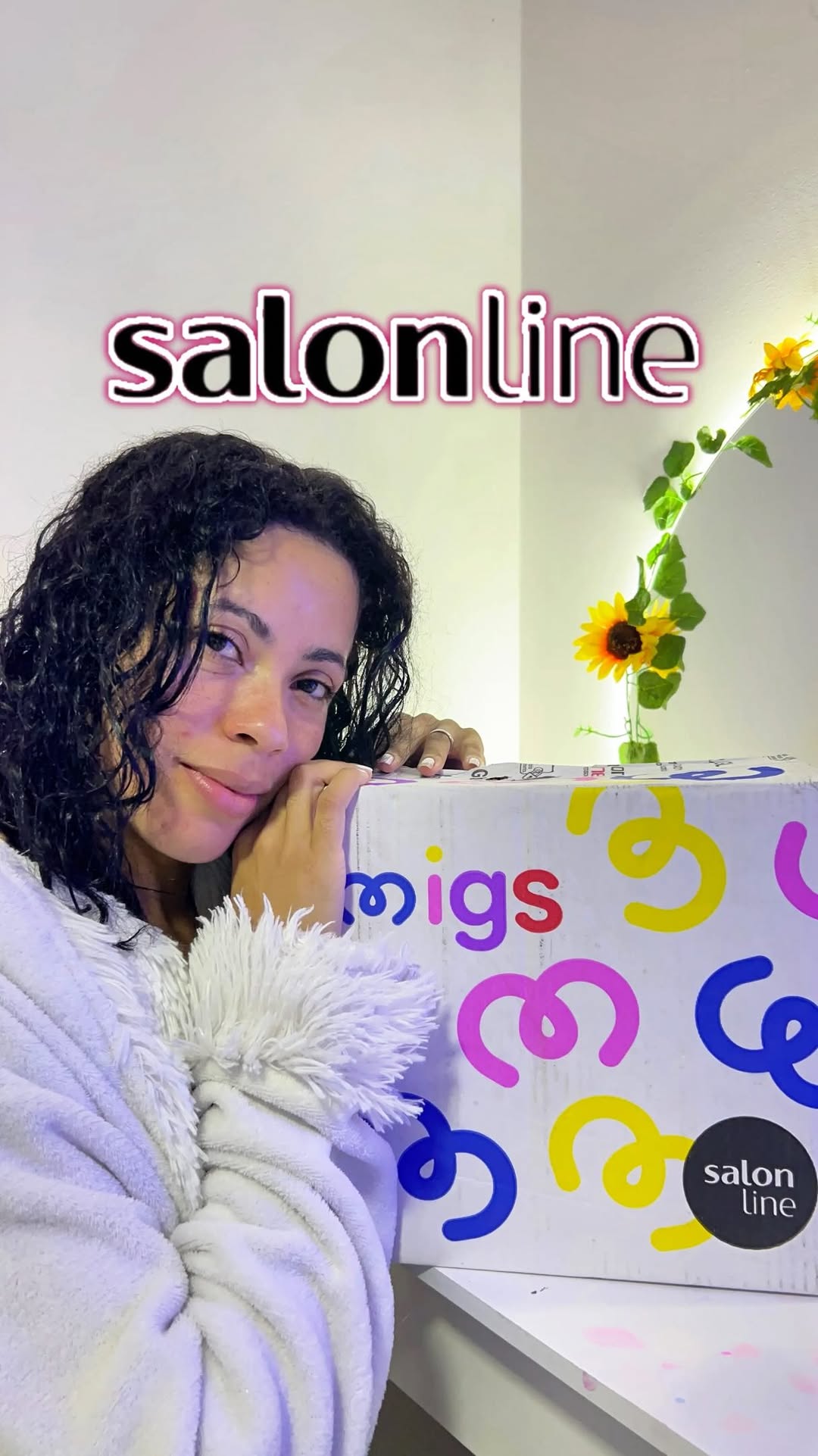 Caixinha Migs @salonlinebrasil de Junho. 🥹 

Apaixonada por tudo? Sim 

Grata por tudo? Sempre 🙌 

Minha segunda caixinha Migs fazendo parte desse time incrível da @salonlinebrasil 

Qual produto vocês querem ver resenha aqui? 

Vídeo: @meninadeprataoficial 
.
.
.
.
.
.
.
.
#MigsSalonLine #CaixinhaMigs #SalonLine #recebido #CaixinhaMigsSalonLine