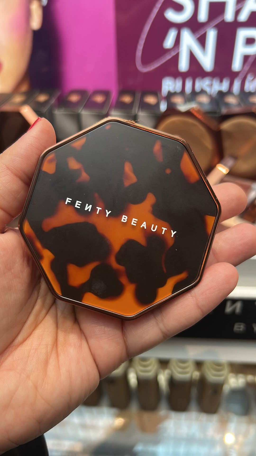 Brunch, novidades e muita beleza ✨

A convite de @fentybeauty @fentyskin, e @sephorabrasil , conheci os novos lançamentos da marca — e a Fenty segue entregando tudo! 

O bronzer cremoso com textura souflé  ja está disponível nas lojas e no site da Sephora.

Arraste para ver os detalhes!

Voces desejam ver a resenha completa do Bronzer Souflé??

#FentyBeauty #FentySkin #SephoraBrasil #rihanna #BeautyNews