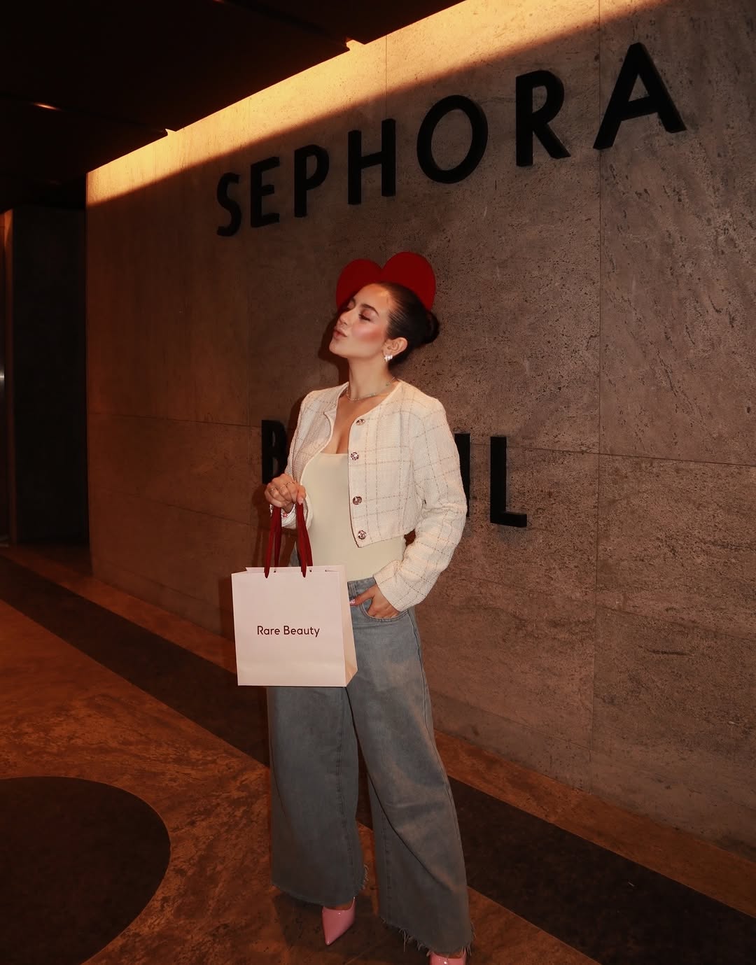 hoje foi dia de conhecer a nova base de @rarebeauty 🎀💐💖🤭
e vai estar disponível a partir de amanhã no app, site e lojas físicas de Sephora