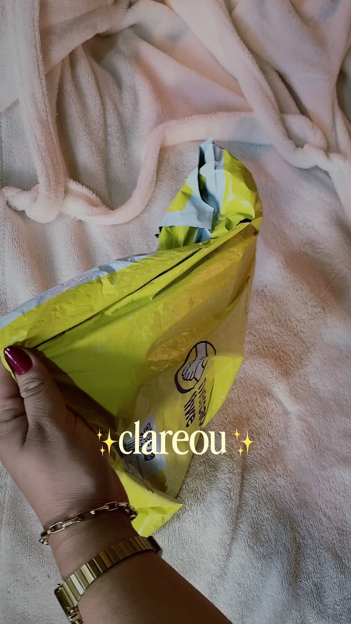 👉🏼Praticidade em um único produto!!! @florabeauty.boutique 

Apaixonada nessa escova alisadora 😍

Quem quiser garantir é só comentar que eu mando o link e tem um presentinho extra também 🎁

#escovaalisadora #dicasdebelezaa #haircare
#cuidadoscomocabelo #dicas