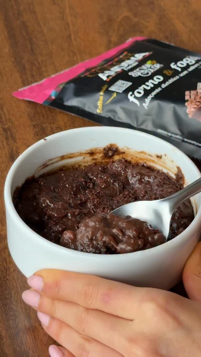 POV: você queria um café da manhã gostoso, com cara de sobremesa, mas sem sair da dieta🤎🍫

Essa panqueca de chocolate com calda ficou simplesmente PERFEITA! E o melhor: usei o adoçante culinário Color Andina Forno e Fogão, que adoça super bem e é ideal para receitas, sem deixar gosto residual.

✨ Receita completa:
🥞 Massa
• 1 ovo
• 2 colheres de sopa de aveia
• 30g de Batavo Pense Zero
• Adoçante da @colorandinafoods Forno e Fogão a gosto
• 1 colher de chá de fermento

🍫 Calda
• 20g de leite