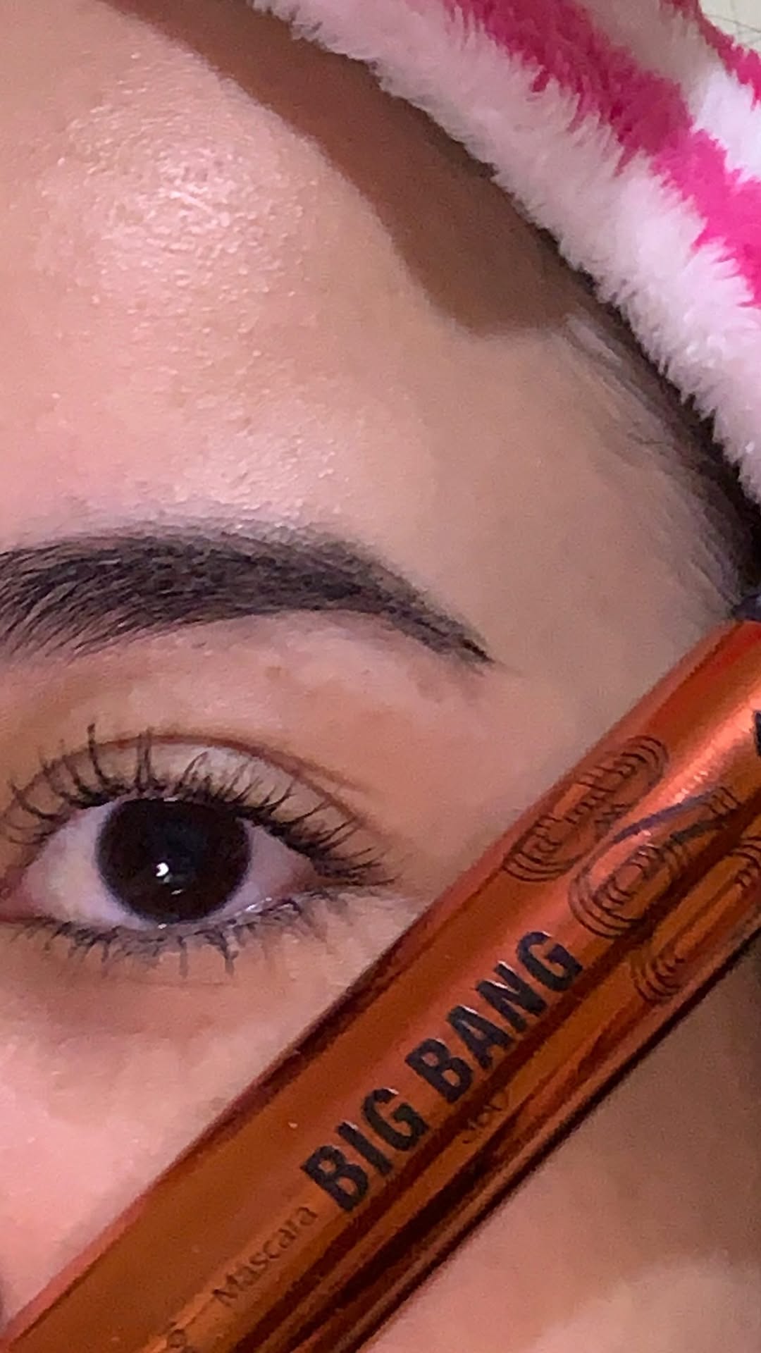 O fim do combinho de marcas de cílios finalmente chegou, gurias! ⚠️ Fiquei chocada com o resultado!

A convite da @quemdisseberenice vim testar a nova Máscara de Cílios Big Bang 360º e ela entrega absolutamente tudo: volume, alongamento e curvatura em potência máxima desde a primeira passada!

O segredo está no design em dupla hélice da exclusiva Escova 360º Twisted, que garante um efeito 360º imediato que me fez desapegar de vez de misturar vários produtos.
Essa máscara de cílios é a minha favo