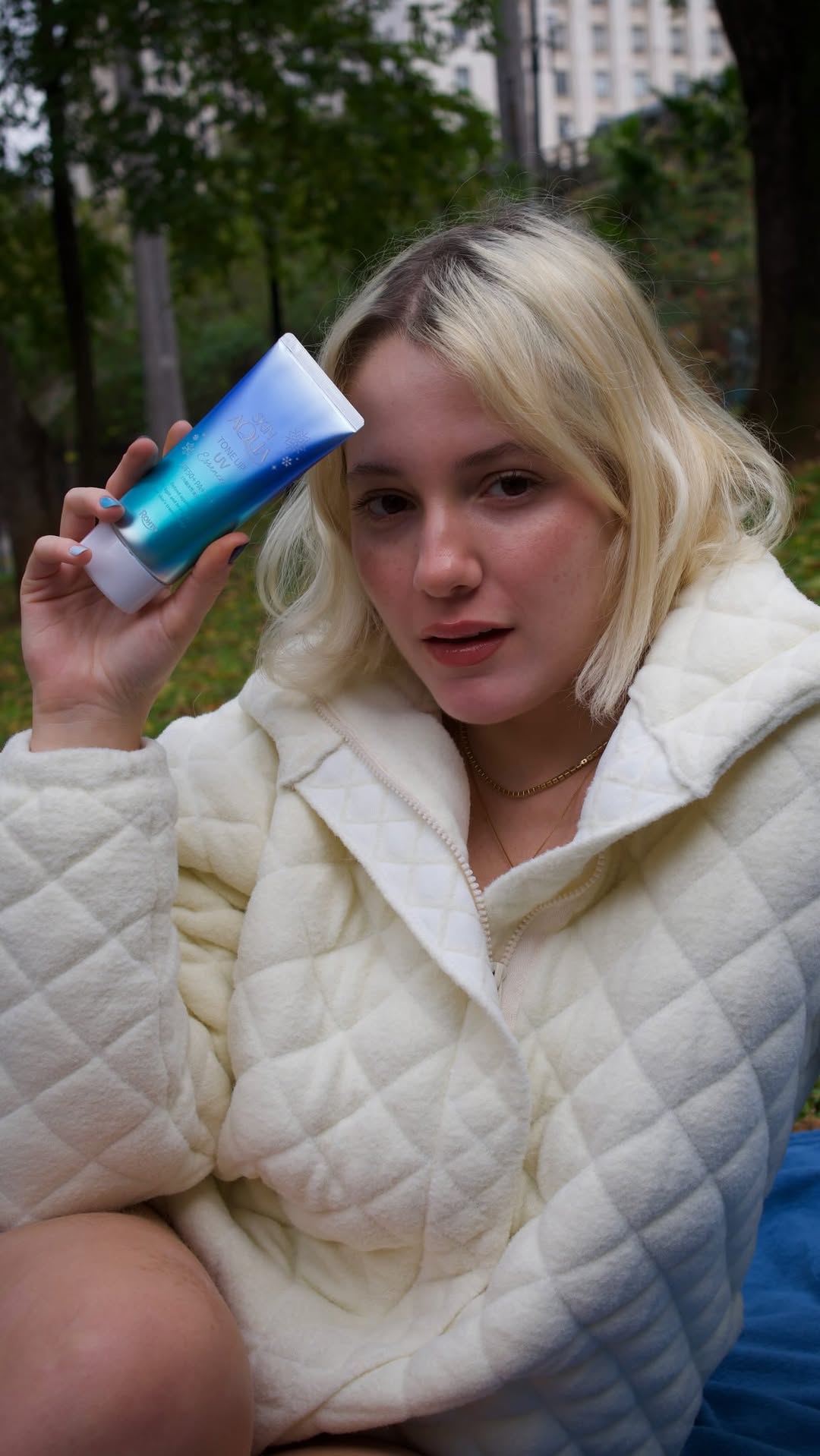 O azul sempre fez parte da minha identidade e agora também faz parte da minha rotina de skincare 💙

O protetor solar Skin Aqua Tone Up UV Essence Blue fortalece a barreira cutânea, acelera a recuperação da pele estressada e é perfeito para peles sensíveis, reativas e acneicas.

tenho cupom pra vocês: ANIITAPAES no site da @rohtobrasil 

#skinaqua #rohto #publi