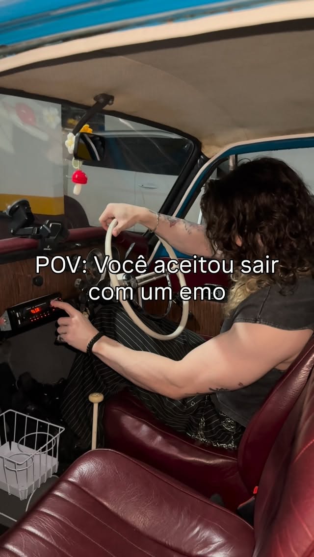 Um gosto musical deveras diferenciado 😭 | 
🏷️ RYANDRO na GROWTH e na MENTAL MADNESS 
.
.
.
.
.
.
.
.
.
.
#emo #alternative #dating #cars #gymrat