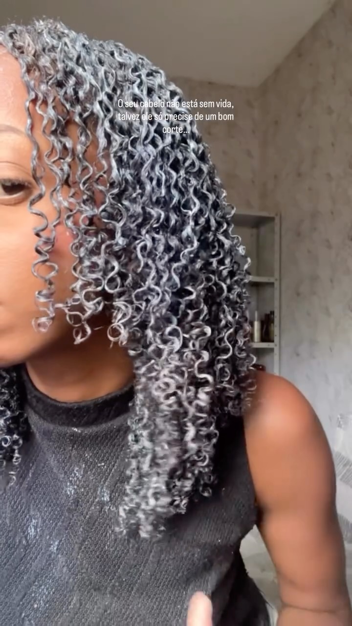 Cortem, nem que seja as pontinhas do cabelo 😔🤝🏽

#fyp #4bhair #explorepage✨ #crespos #cachosdefinidos