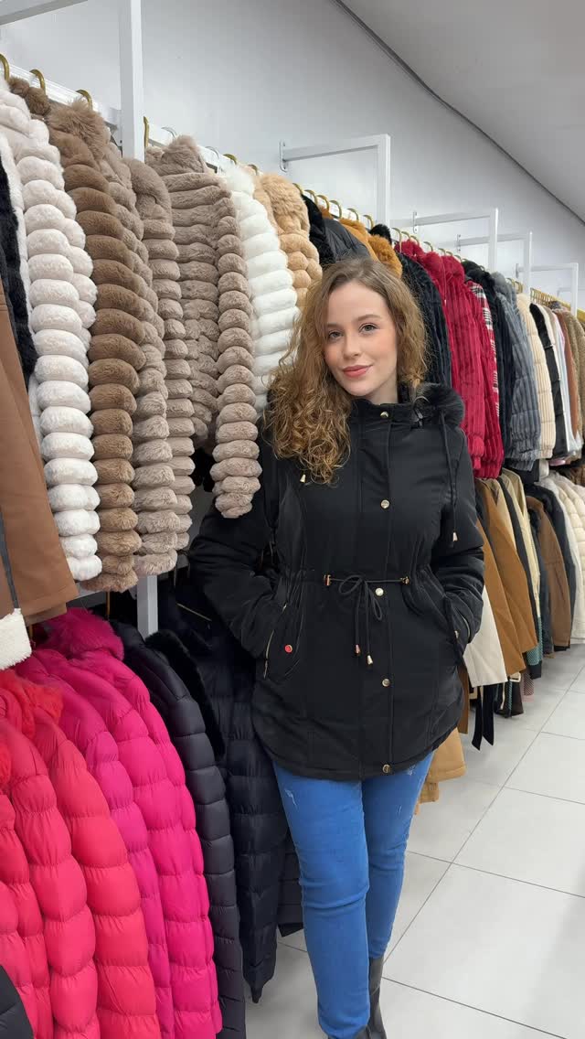 O frio chegou e a @lupmodas_ está cheia de opções para tu te aquecer com muito estilo! 💛

Jaquetas femininas e masculinas do P ao G3, modelos reversíveis, parkas, jaquetas peluciadas, modelos croppeds e muito mais! 😍

E para deixar os looks de inverno ainda mais lindos e estilosos, a Lup Modas tem casacos de lã batida a partir de R$239,99!

Vem escolher o teu favorito e enfrentar os dias frios com muito conforto e beleza ✨

📍 Camaquã/RS
Av. Olavo Moraes, 790 – Centro
(em frente à Praça da Foc