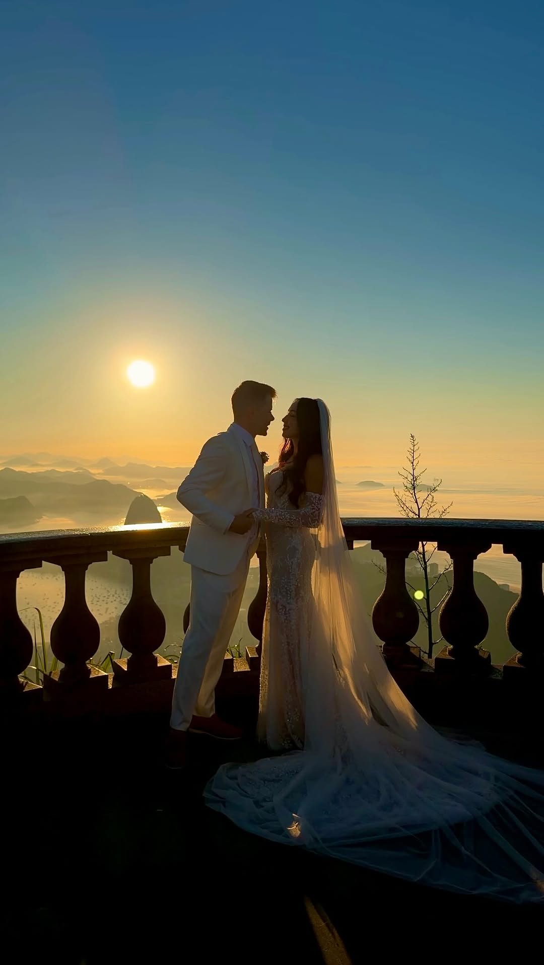 Hellys e Oliver saíram da Inglaterra para realizar o sonho de casar no Cristo Redentor. E 