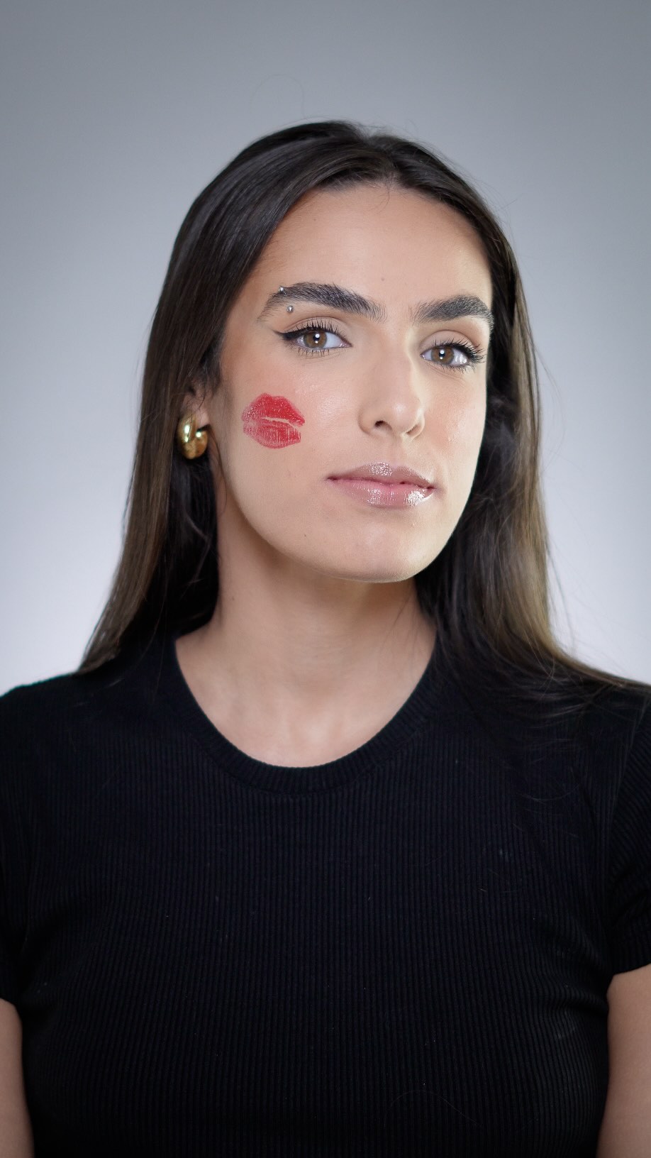 Quem trabalha com maquiagem de noiva sabe que imprevistos acontecem. E um clássico dos cas