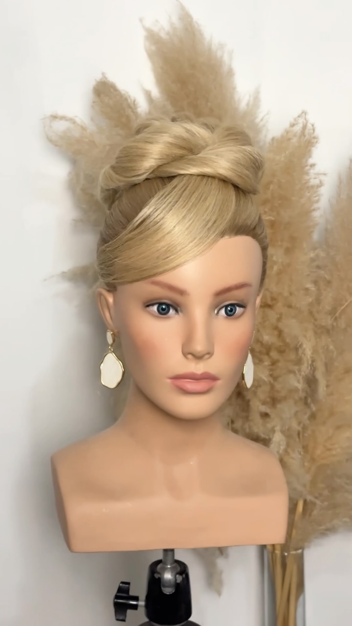 7 penteados em 1 min em 7 dias | COQUE ALTO 

Esse é o melhor pente para penteados. Pego no @mercadolivre - ID: 807LYP-3WCG com preço bom e entrega rápida. 

#BelezaNoMercadoLivre #Beauty #AeC287 #MercadoLivre